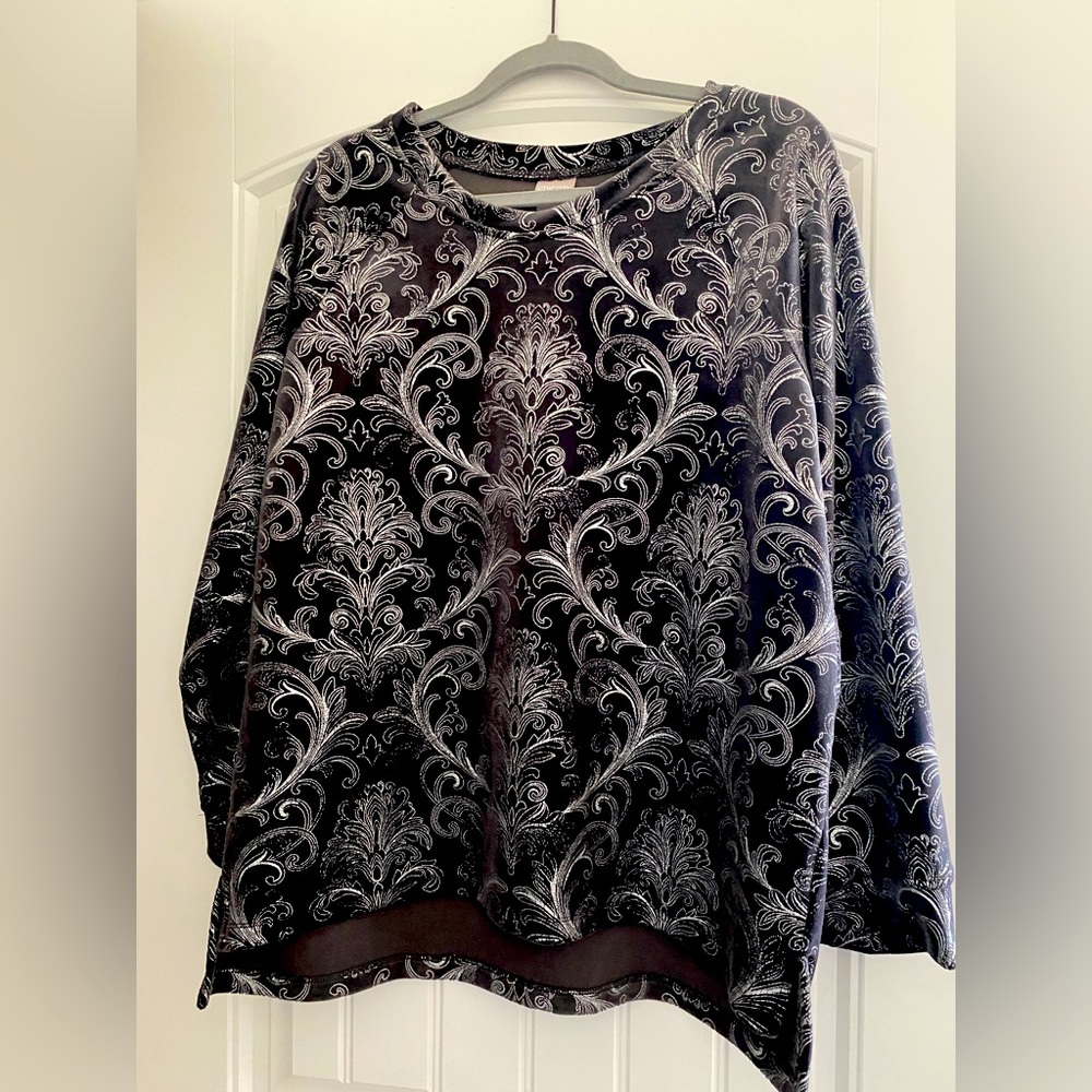 Chico’s Top in a dark grey/ silver.